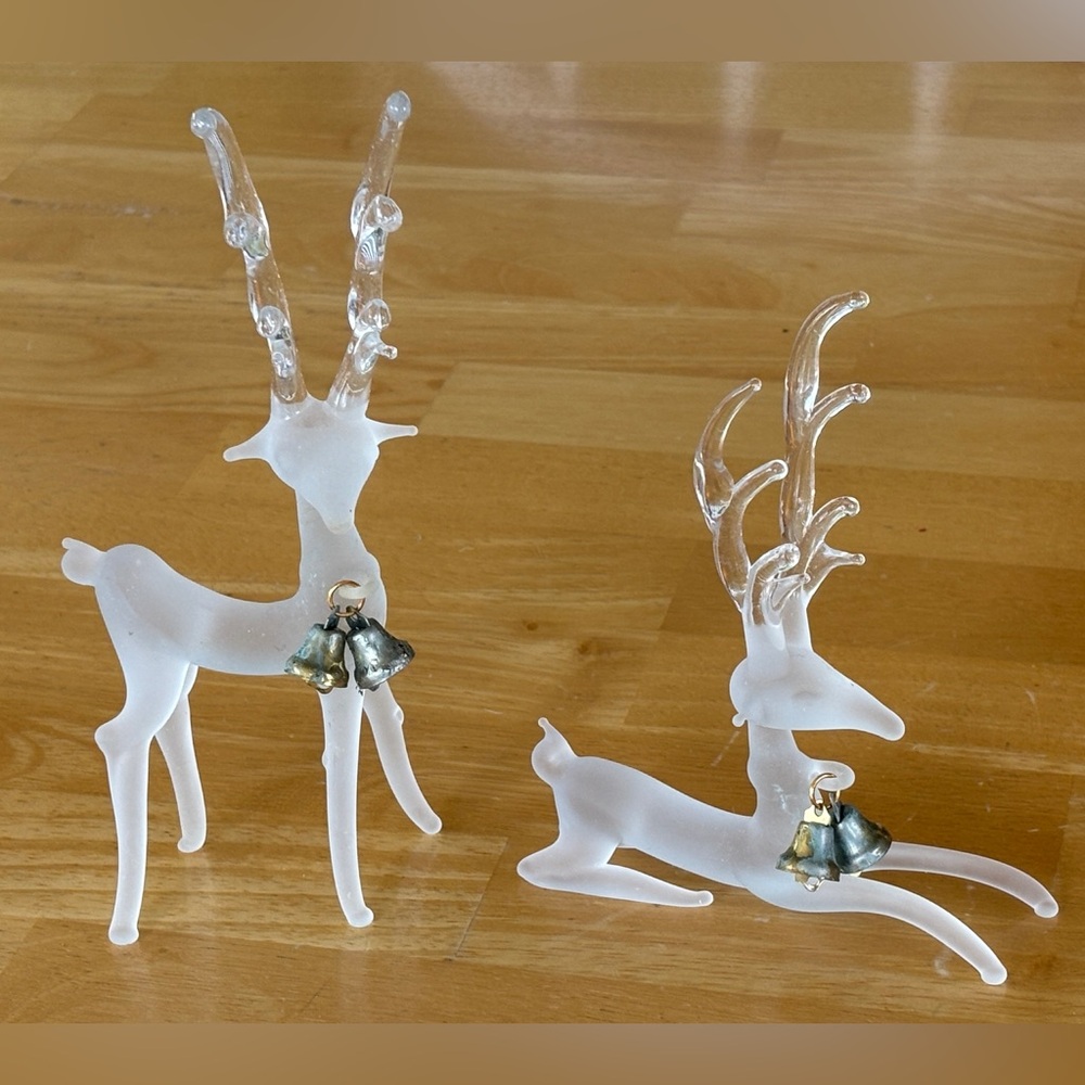 Vintage Silvestri frosted glass reindeer.